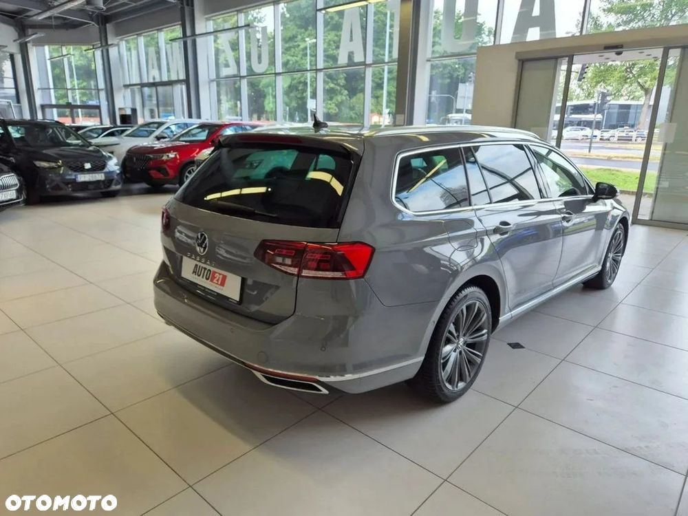 Volkswagen Passat 2.0 TDI Elegance DSG - 8