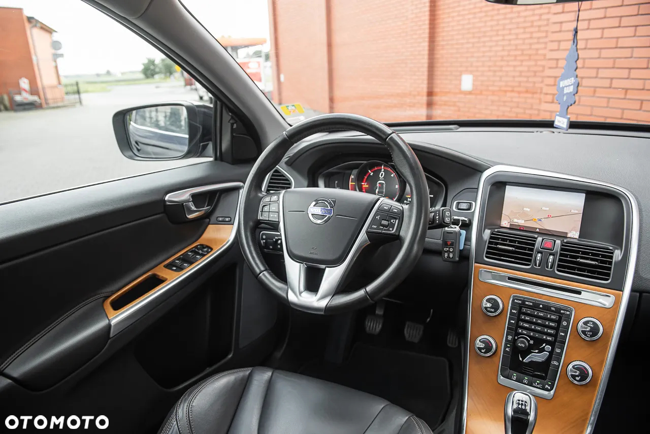 Volvo XC 60 D3 Momentum Pro - 26