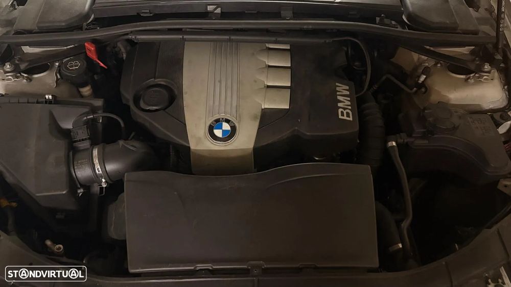 BMW 320 dA Touring - 18