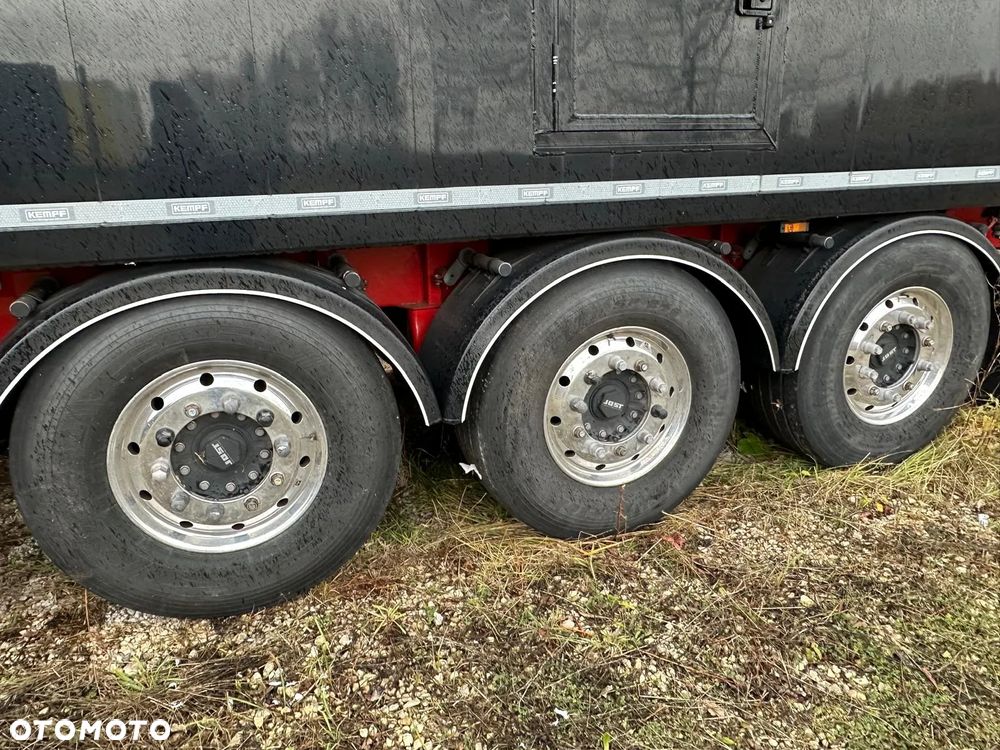 Kempf SKM AK wyładowcza 4 komory z dolnym zsypem / poj.65 m3 / 12 sztuk - 15
