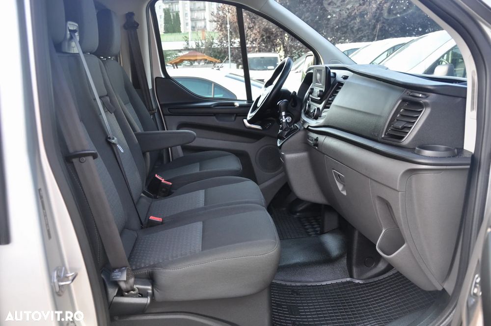 Ford Transit Custom L2H1 9 Locuri - 12