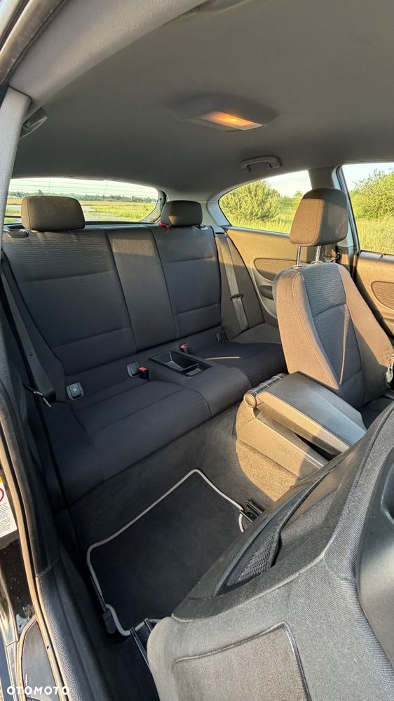 BMW Seria 1 118d DPF - 27