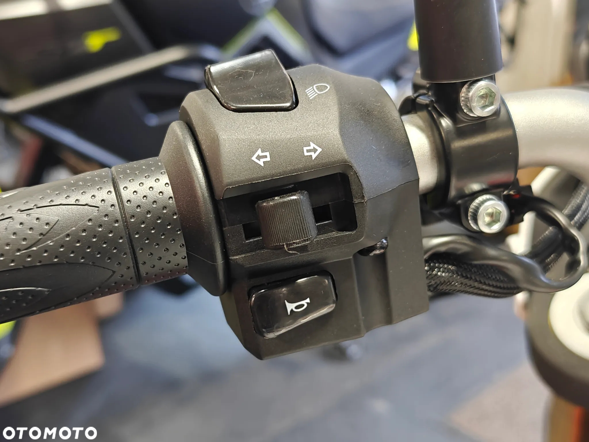 QJMOTOR SRK 125S - 6