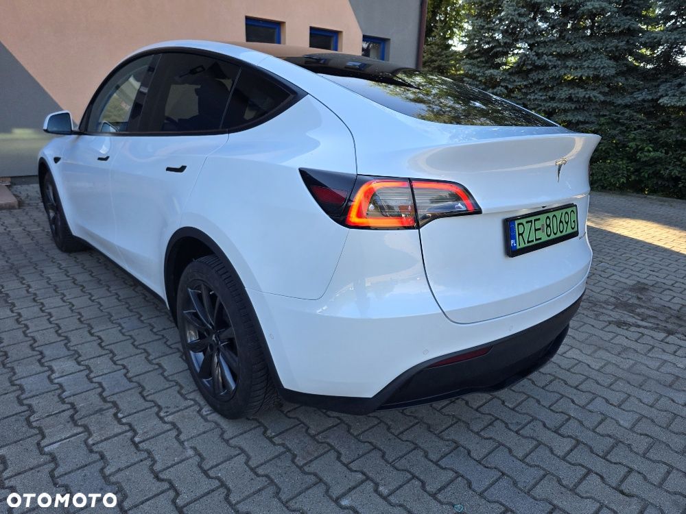 Tesla Model Y Long Range Dual Motor AWD - 14