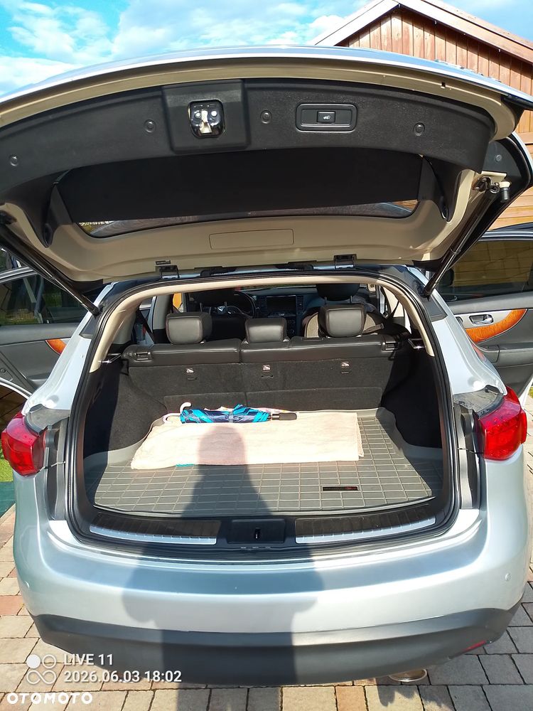 Infiniti QX70 - 22