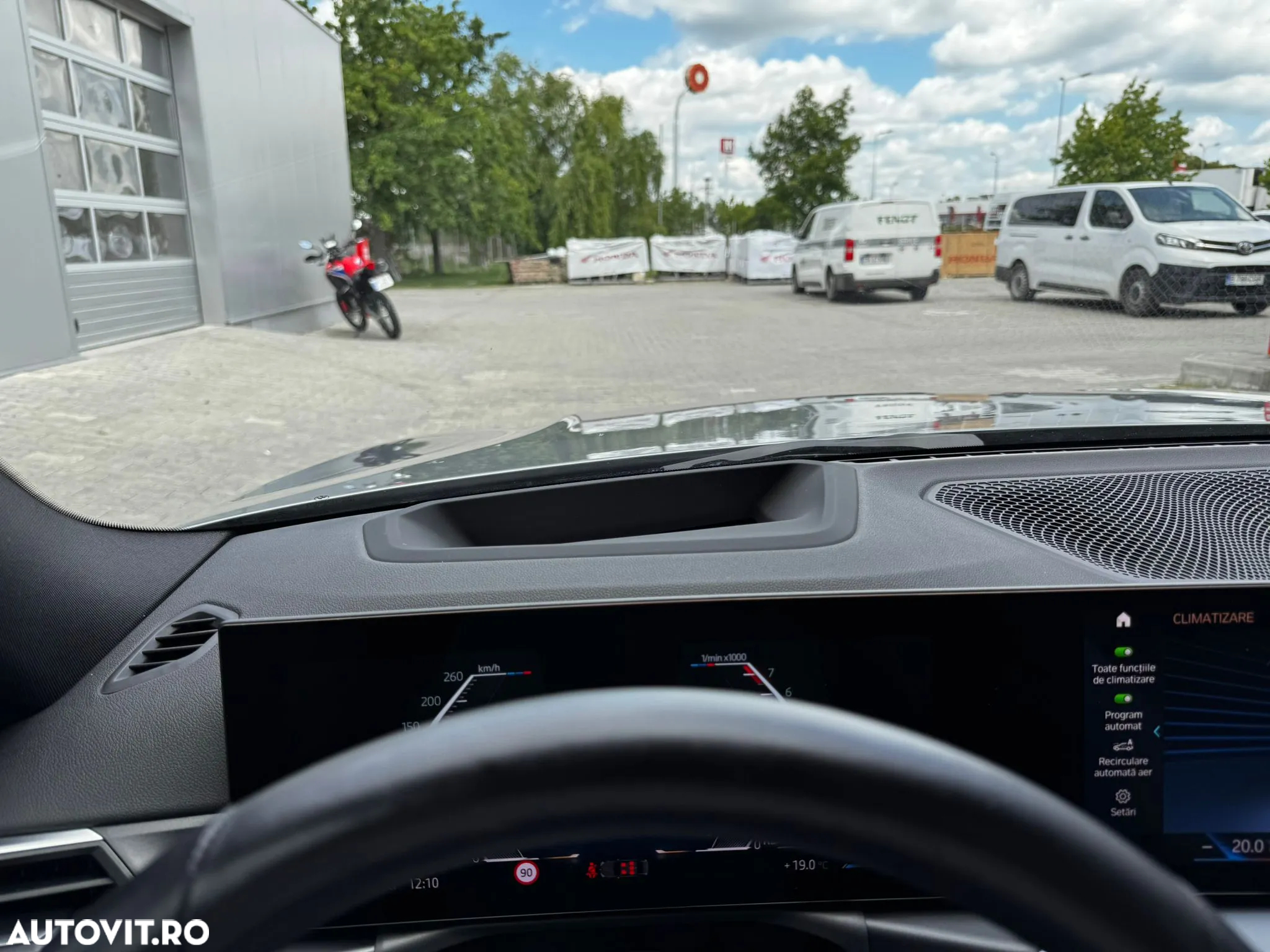 BMW Seria 3 320i xDrive AT - 32