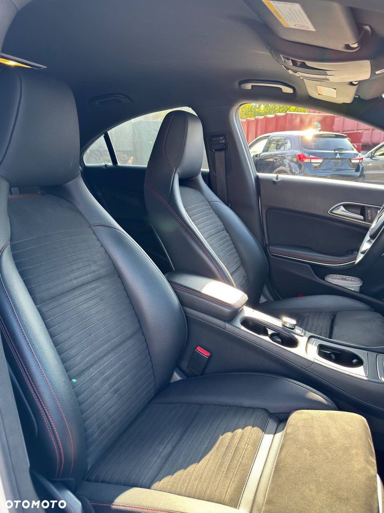 Mercedes-Benz CLA 250 4-Matic AMG Line - 18