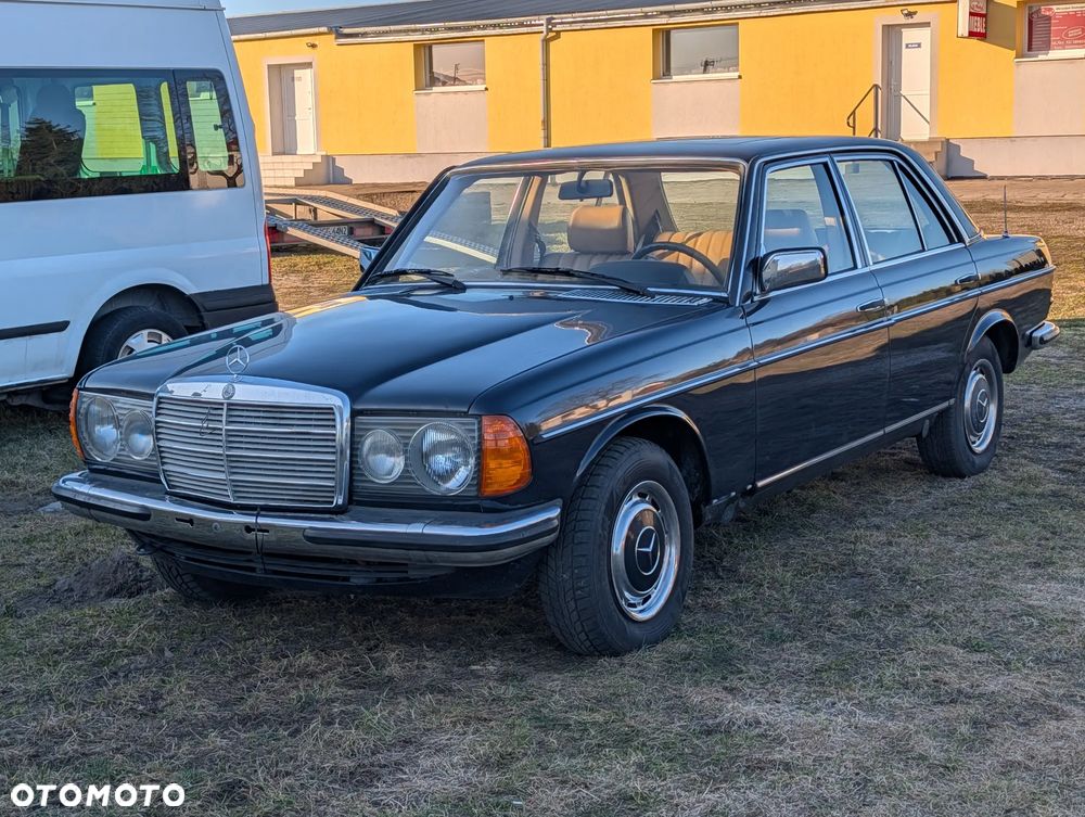 Mercedes-Benz W123 - 1