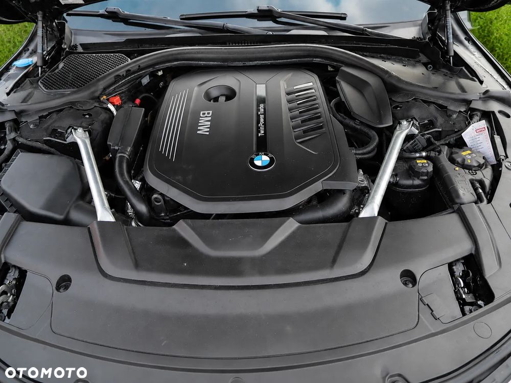 BMW Seria 7 740Li - 24