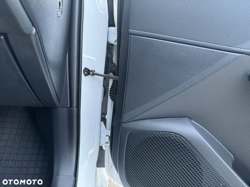 Toyota Corolla 1.8 Hybrid Comfort - 28