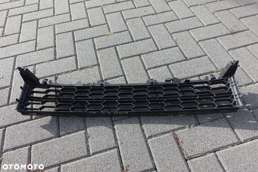KRATKA ŚRODKOWA ZDERZAKA SUPERB III LIFT 19r. - 2