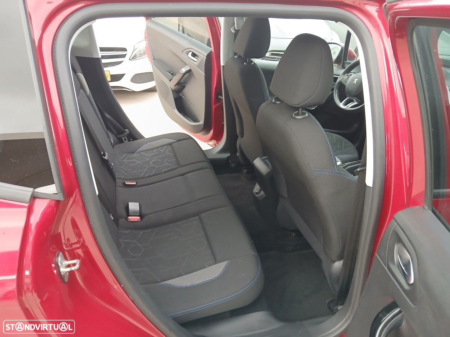 Peugeot 2008 1.2 PureTech Signature - 10