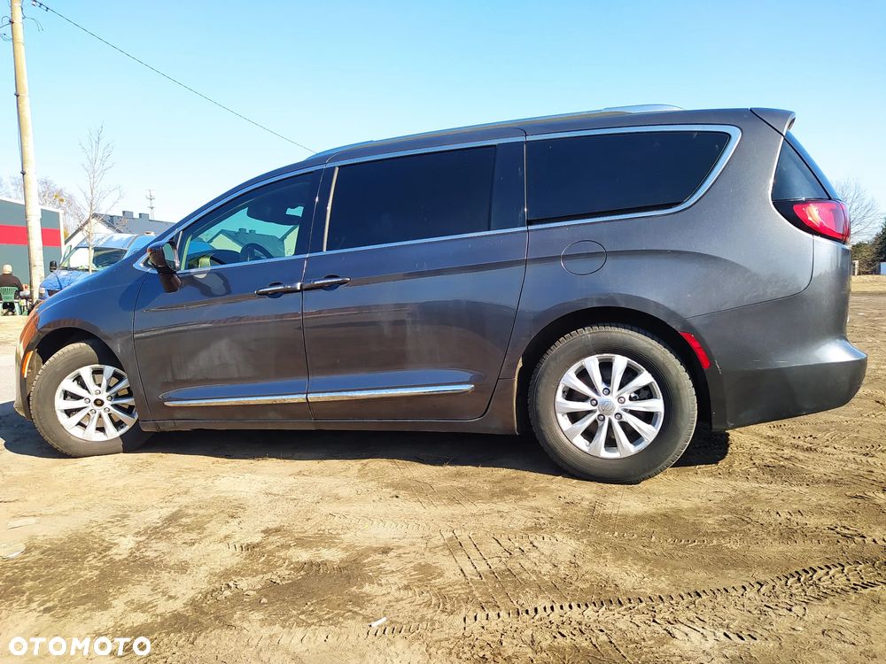 Chrysler Pacifica - 9