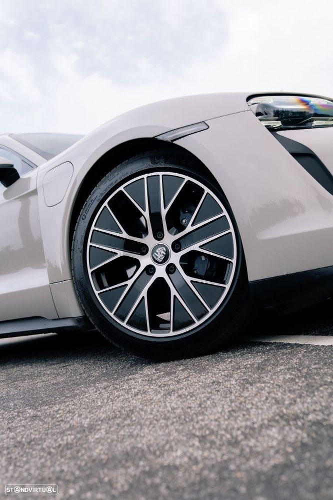 Porsche Taycan Sport Turismo - 8