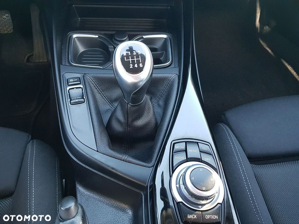 BMW Seria 1 118d Sport Line - 19