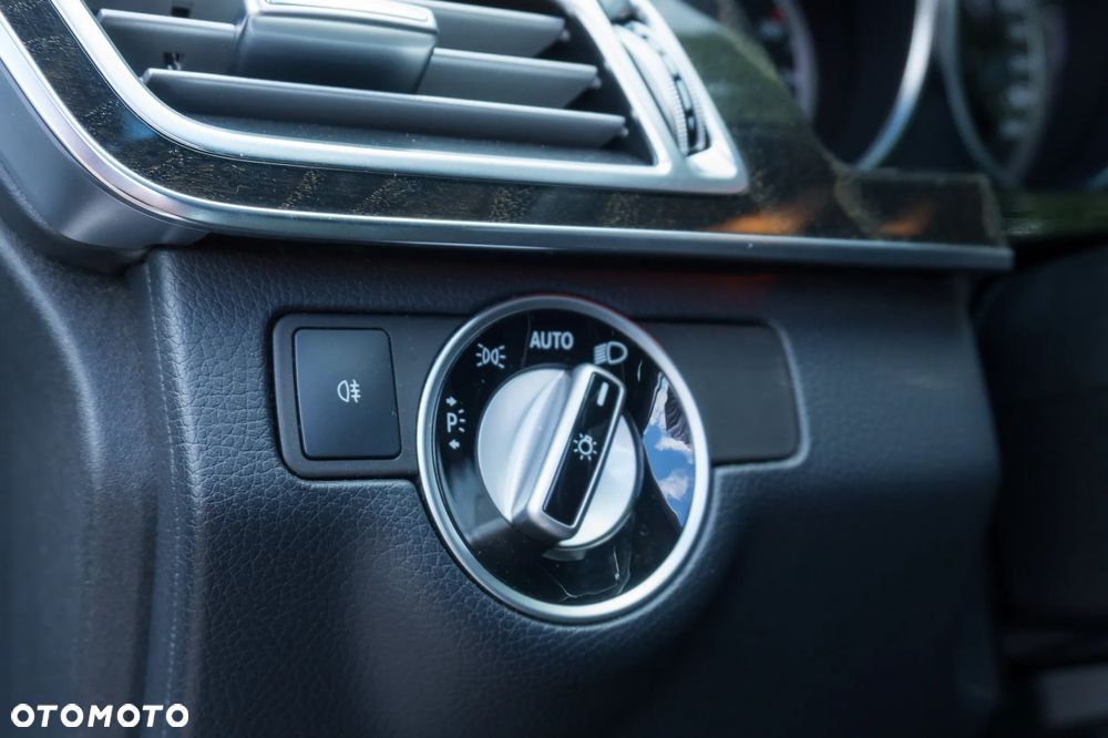 Mercedes-Benz Klasa E 63 AMG T 4Matic AMG Speedshift MCT - 28