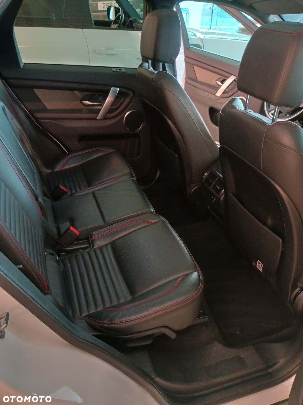 Land Rover Discovery Sport - 10