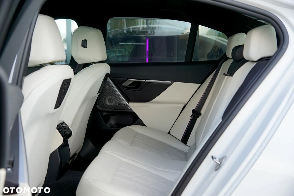 BMW Seria 5 520d xDrive mHEV M Sport - 17
