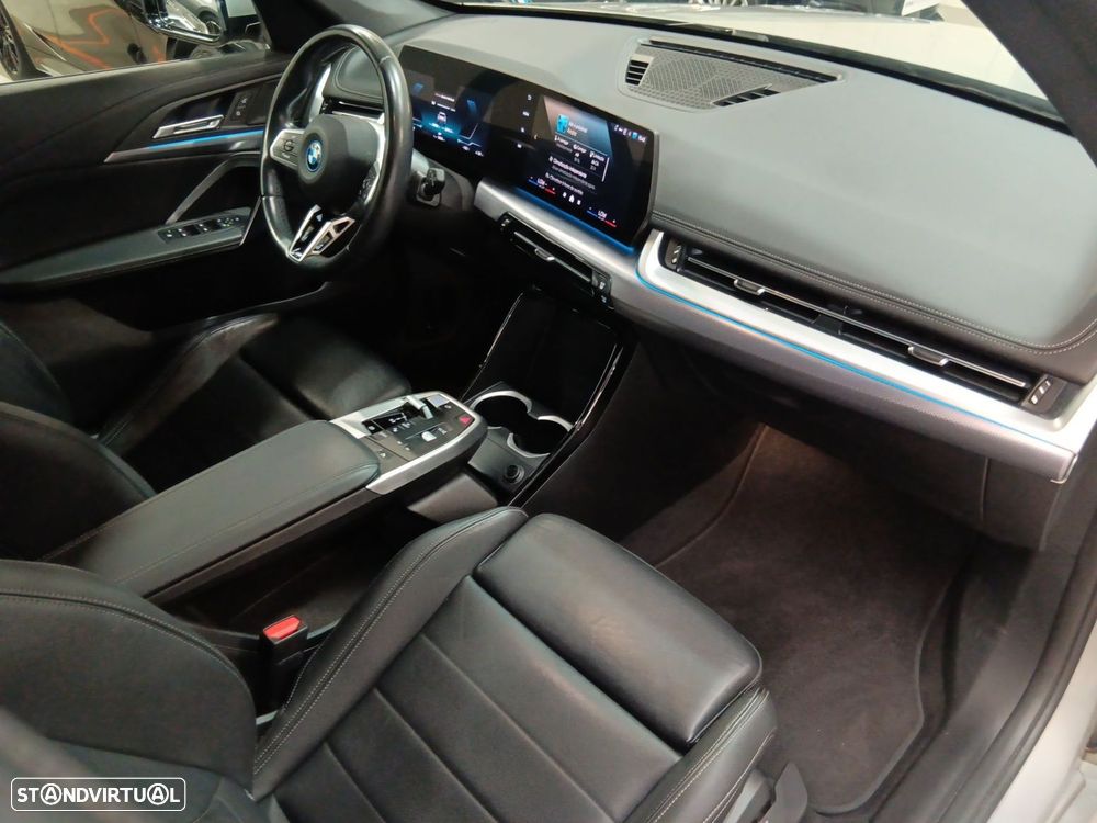 BMW iX1 eDrive20 Pack Desportivo M - 13