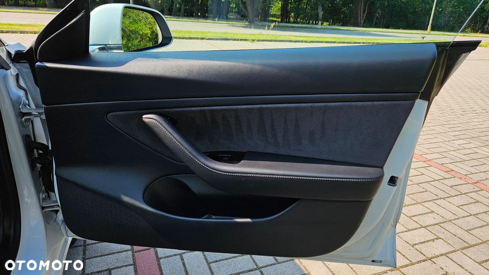 Tesla Model 3 - 31
