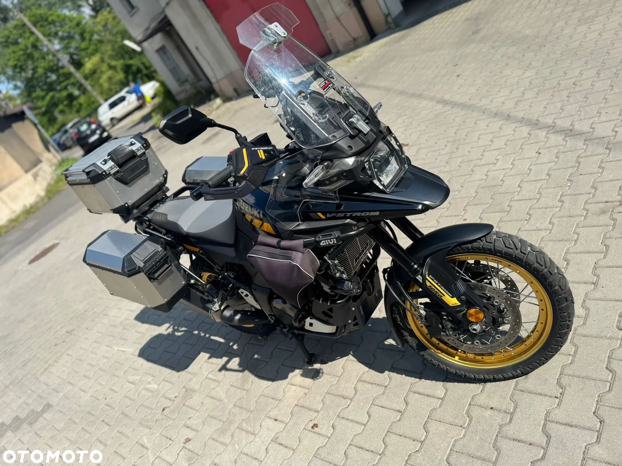Suzuki V-STROM - 1