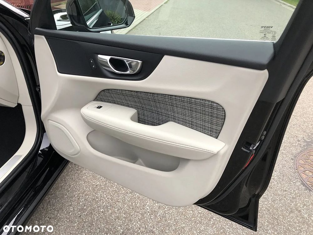 Volvo V60 B4 D Momentum Pro - 30