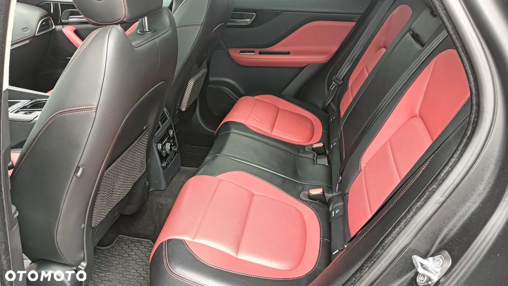 Jaguar F-Pace - 15