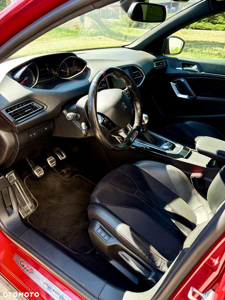 Peugeot 308 1.6 e-THP S&S GTi by Sport - 18