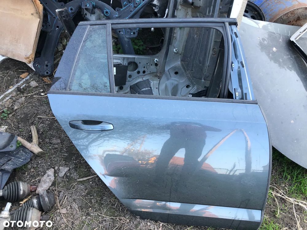 SKODA OCTAVIA III 15r KOMPLETNE DRZWI PRAWY TYŁ - 2