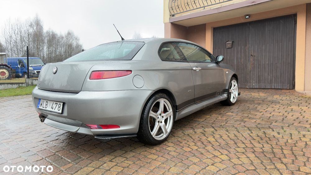 Alfa Romeo GT 2.0 JTS Distinctive Sportiva - 4