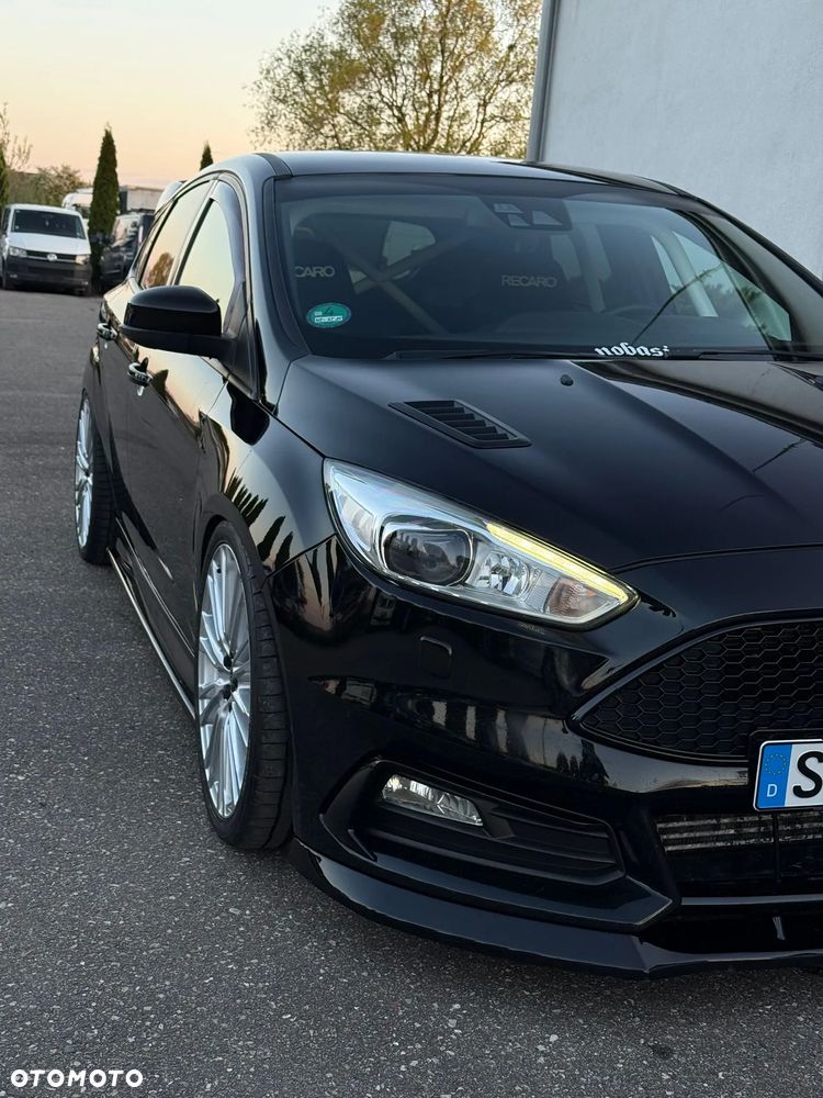 Ford Focus 2.0 EcoBoost ST - 10