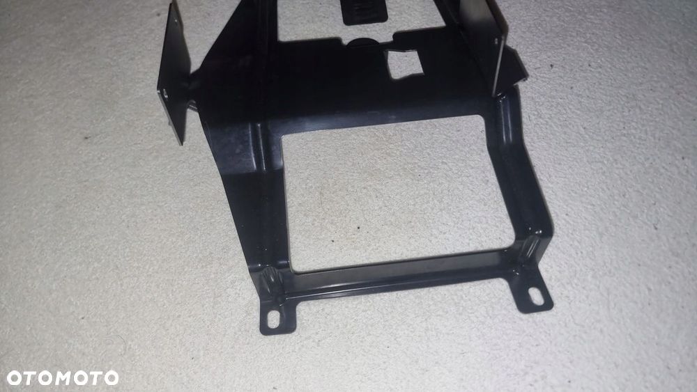 STELAŻ UCHWYT MOCOWANIE ZMIENIARKI CD BMW 8 E31 840 850 - 6
