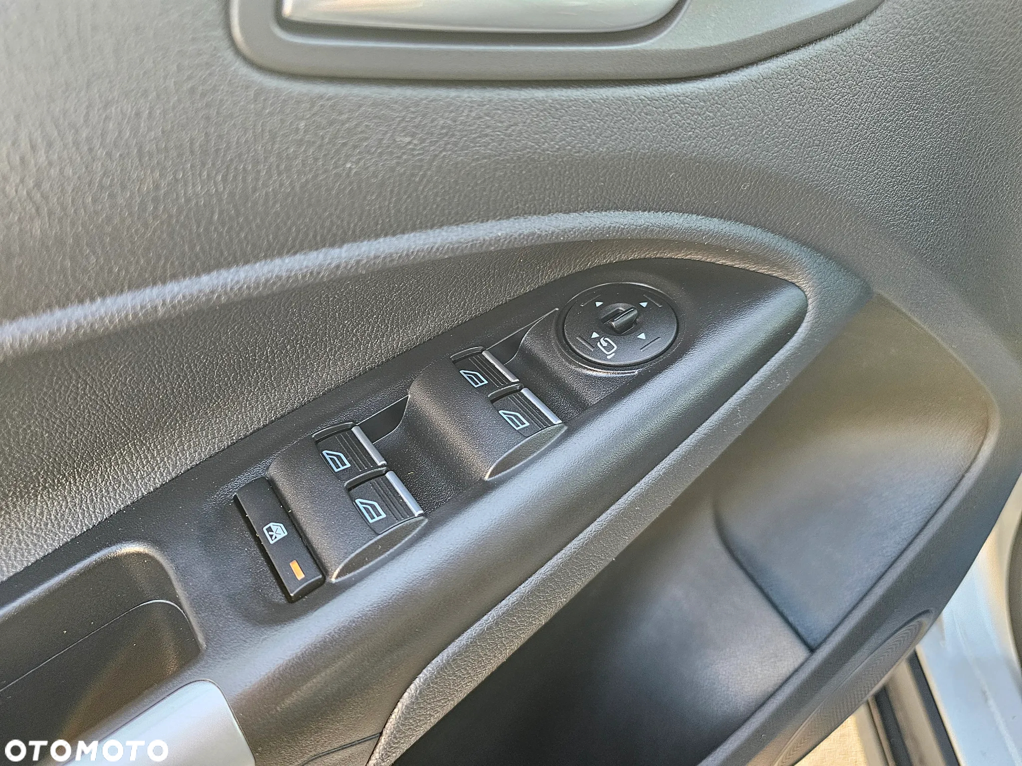 Ford Tourneo Connect Grand - 19