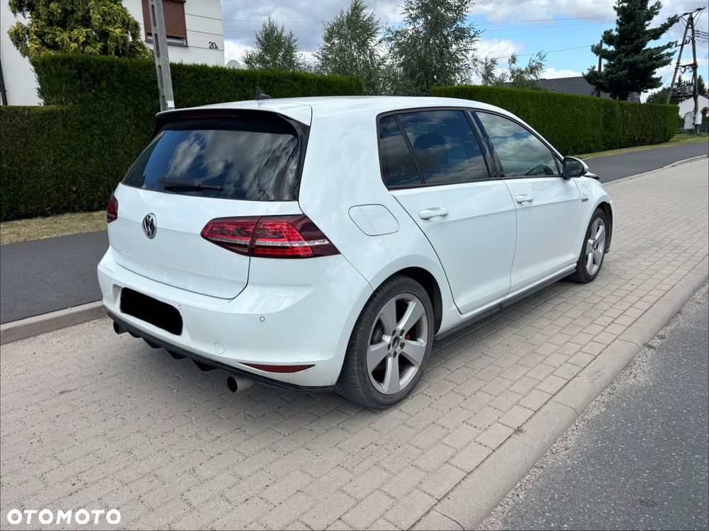 Volkswagen Golf GTI BlueMotion Technology DSG - 2