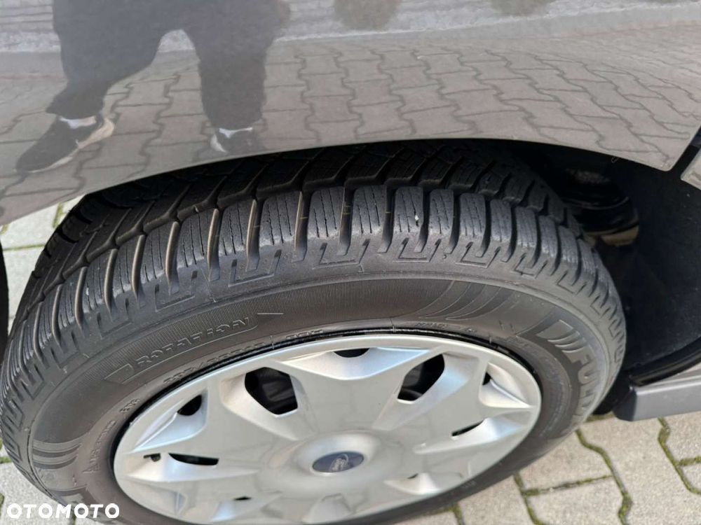 Ford Tourneo Connect - 32
