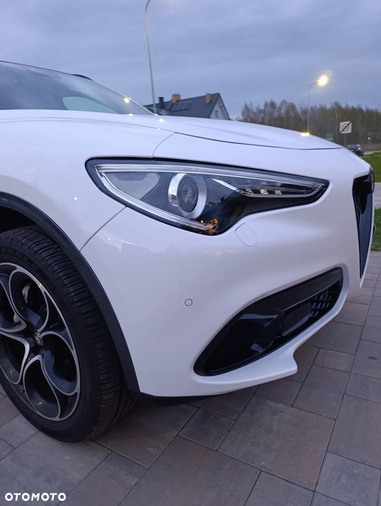 Alfa Romeo Stelvio 2.0 Turbo 16V AT8-Q4 Ti - 9