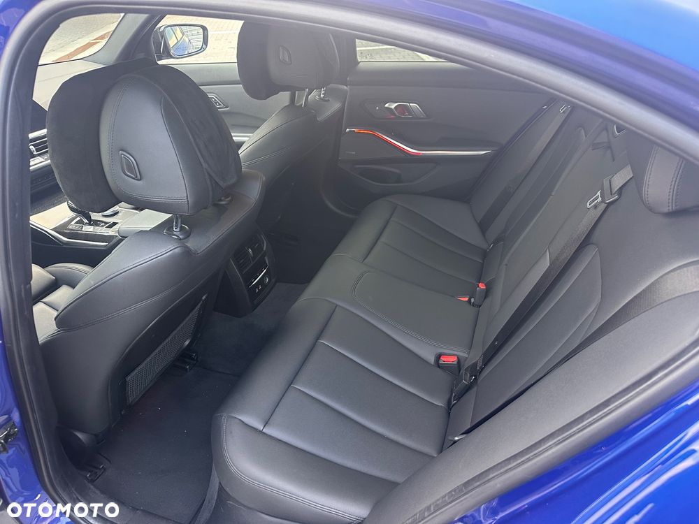 BMW Seria 3 330i xDrive M Sport - 26