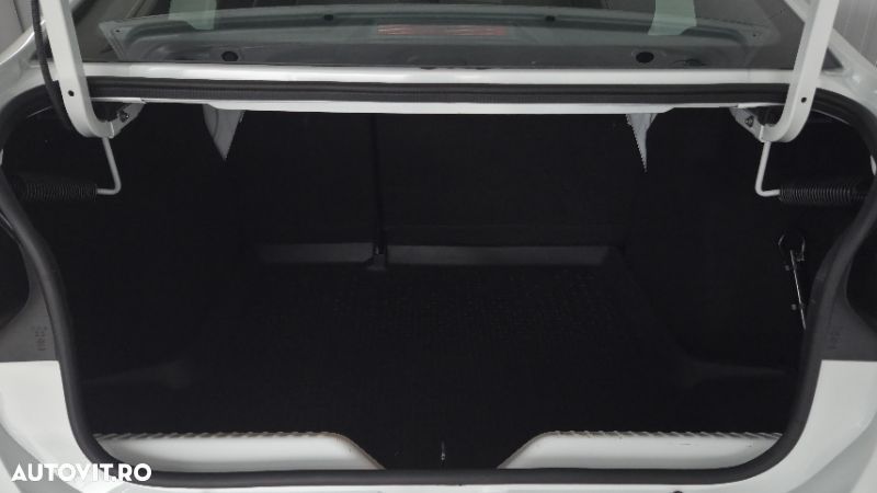 Dacia Logan TCe 90 MT5 Essential - 9