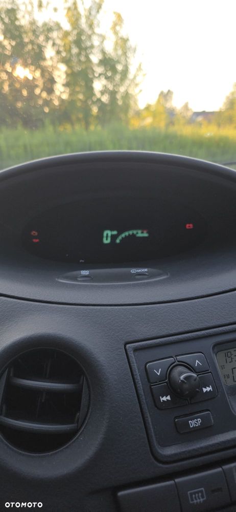 Toyota Yaris 1.0 Base - 12