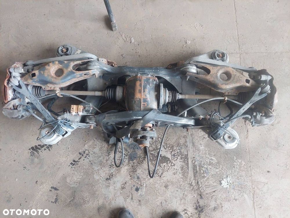 KOMPLETNE ZAWIESZENIE BELKA SANKI TYŁ + DYFER MERCEDES W211 2.2 CDI 2.87 - 4