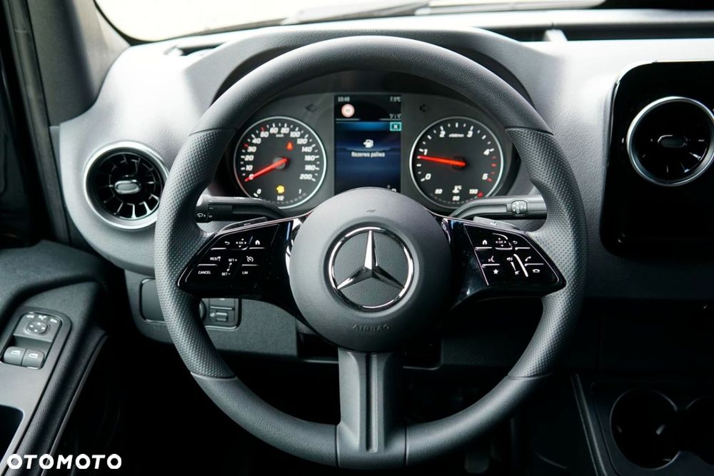 Mercedes-Benz Sprinter - 14