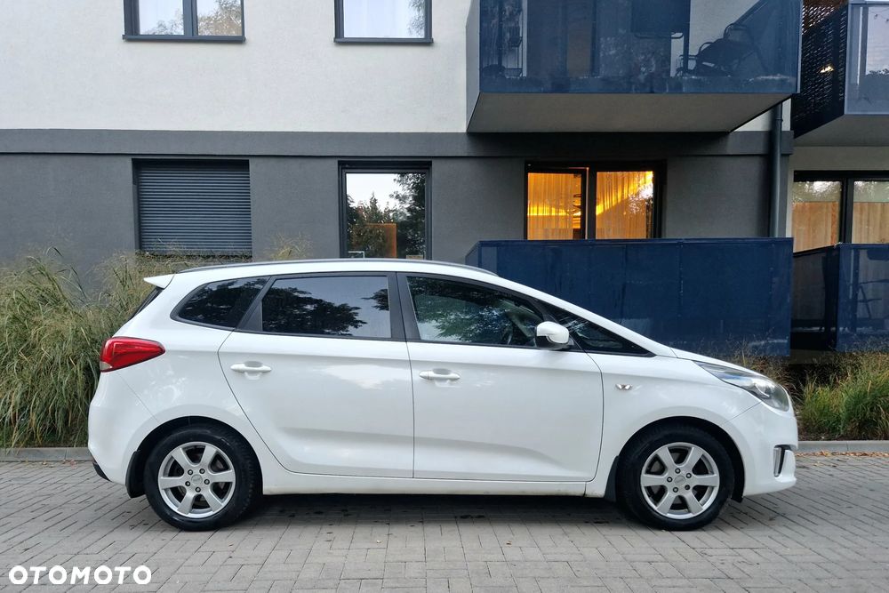 Kia Carens - 5