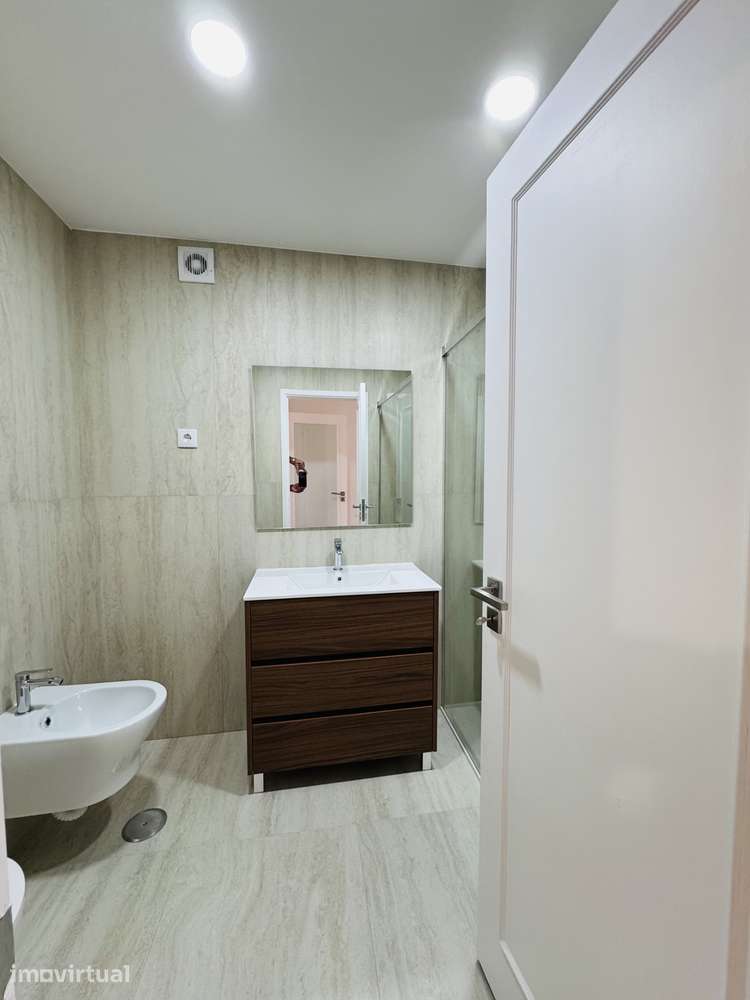 Apartamento T3 com varanda e garagem em Braga - Grande imagem: 5/20