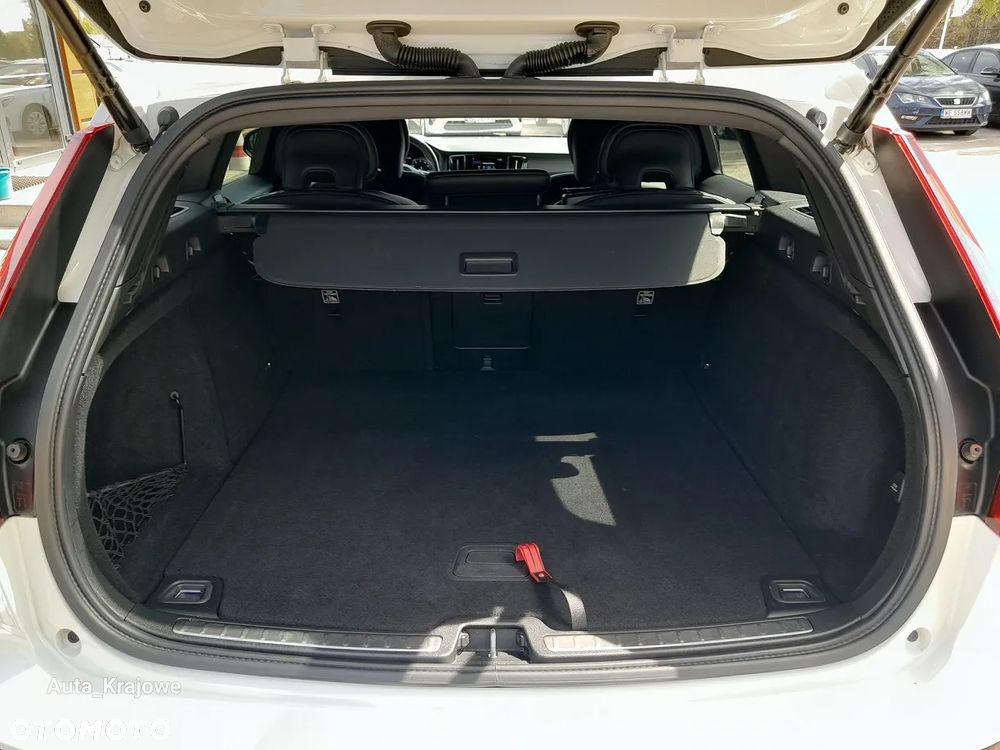 Volvo V60 B3 B R-Design - 33