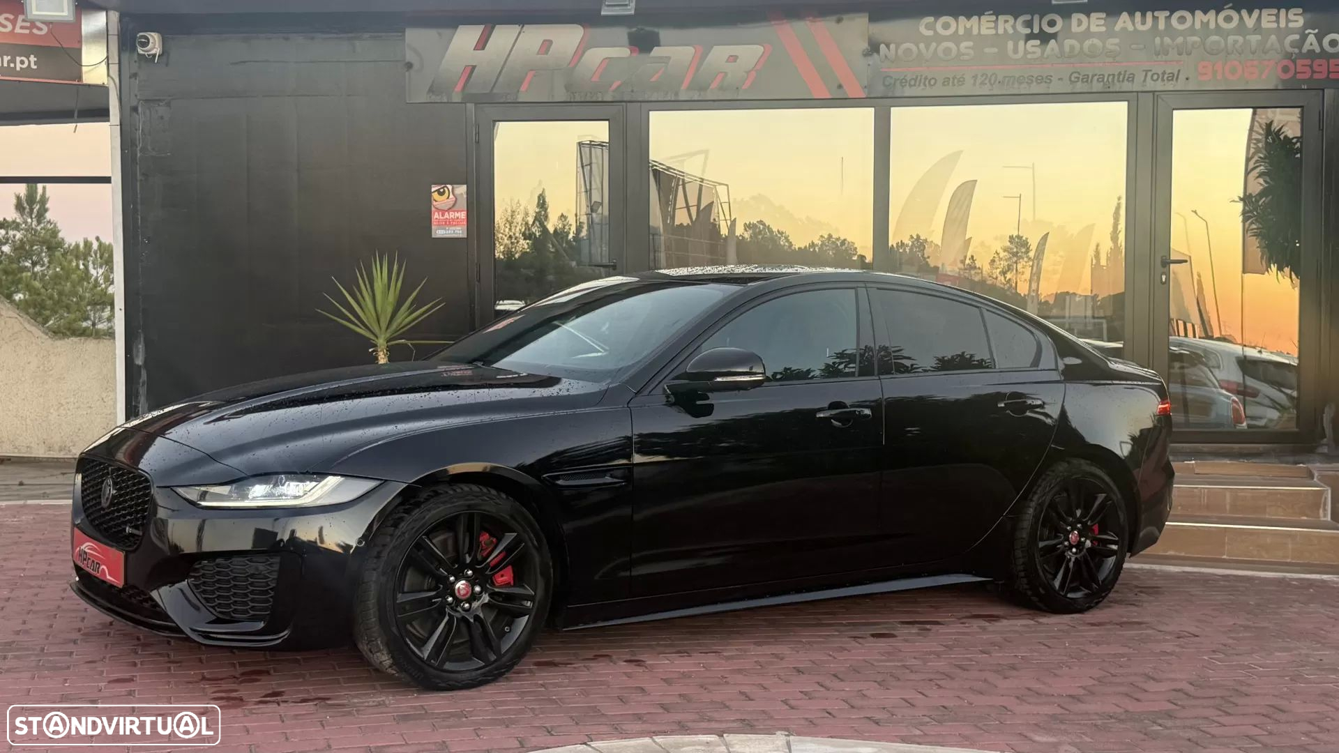 Jaguar XE 2.0 D200 R-Dynamic S - 17
