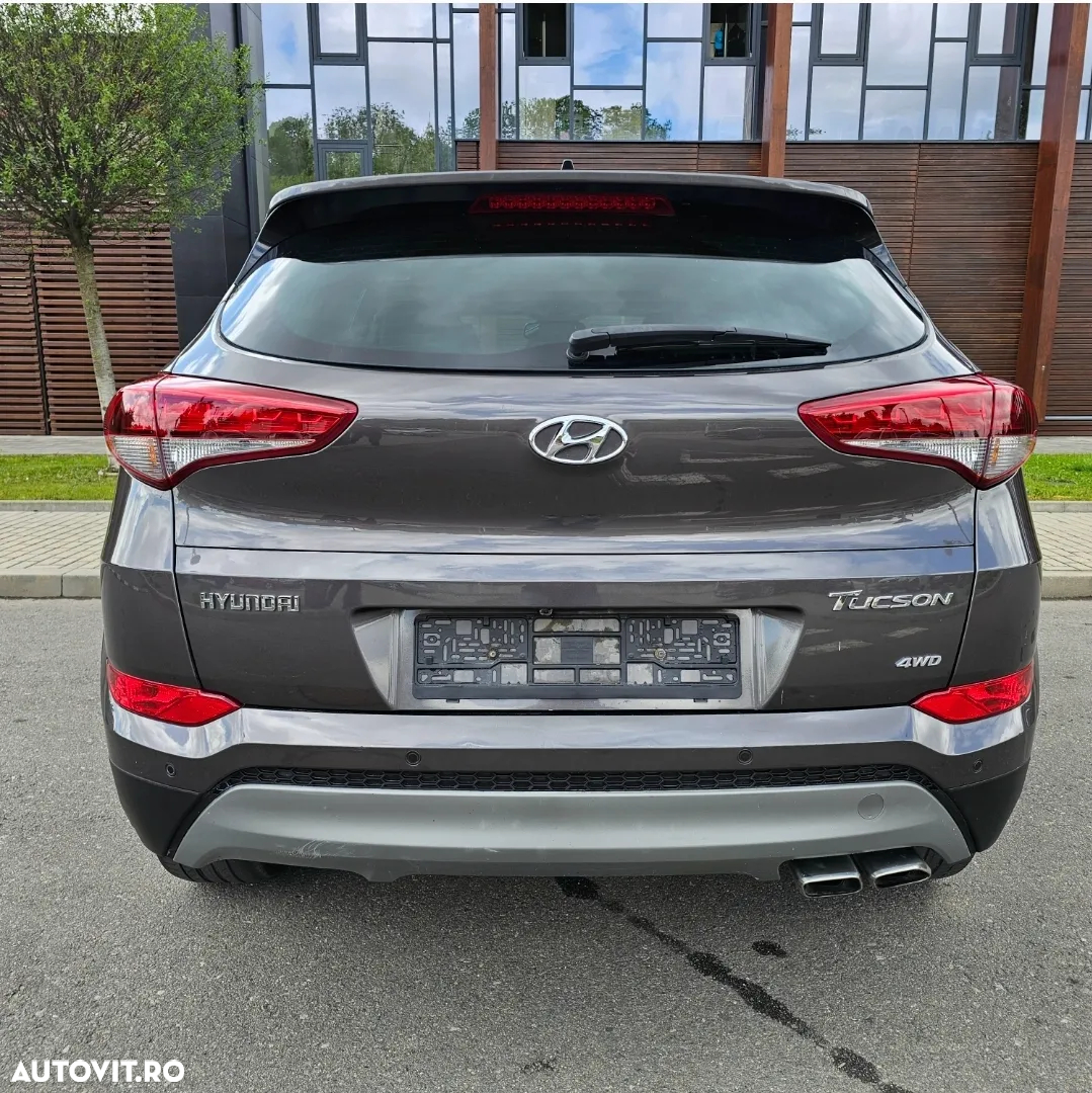 Hyundai Tucson 2.0 CRDI 4WD 8AT Luxury - 15