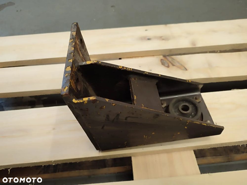Stelaż adaptacja błotnika Massey Ferguson 6130 - 4