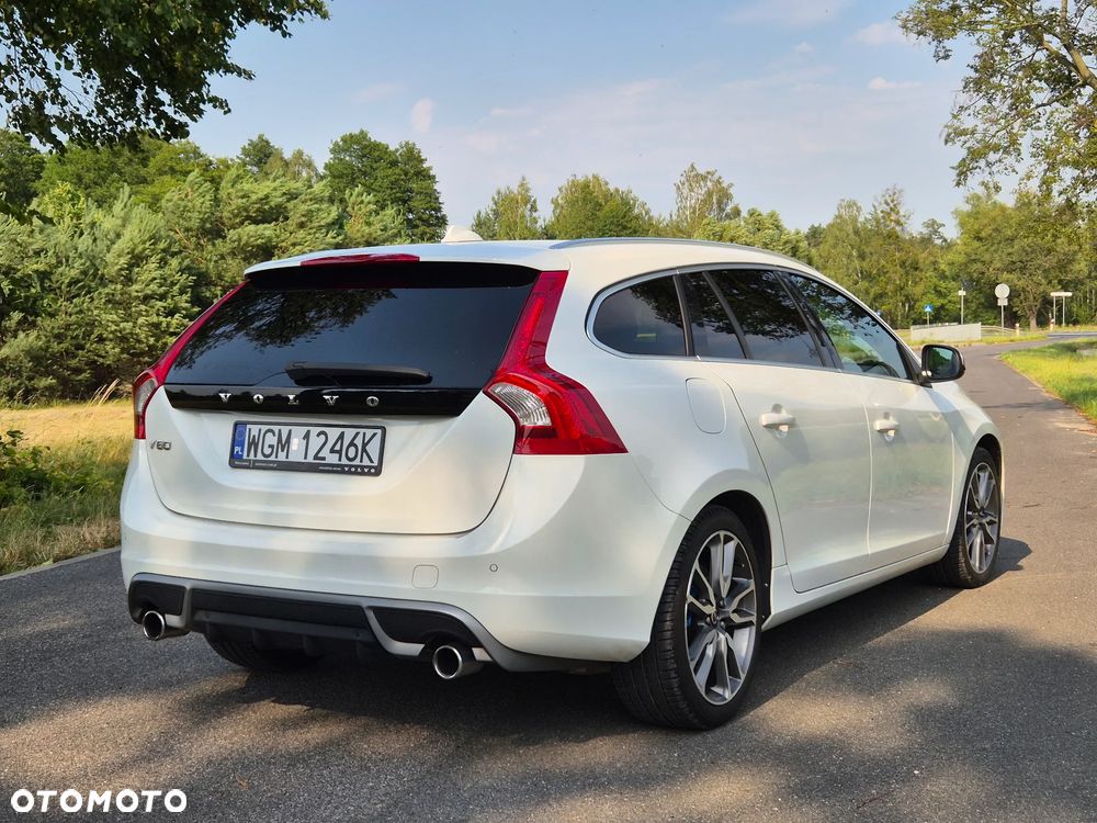 Volvo V60 D3 R-Design - 4
