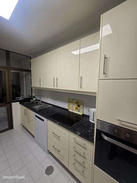 Apartamento T2 No Porto - Grande imagem: 2/12