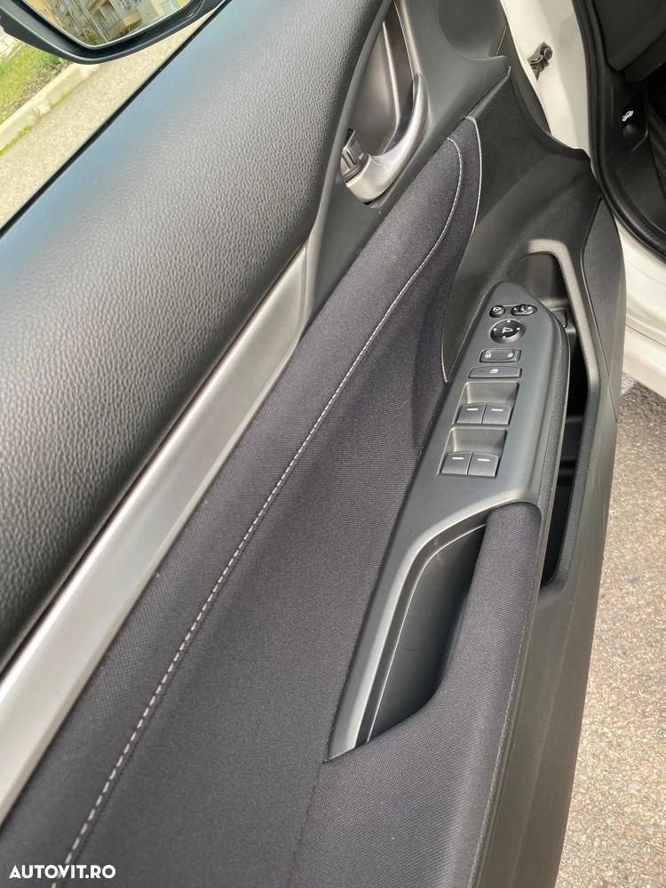Honda Civic 1.5 i-VTEC Turbo CVT Elegance - 11